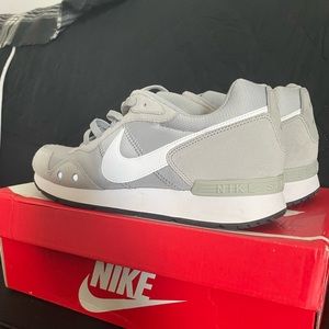 Nike Venture Runner